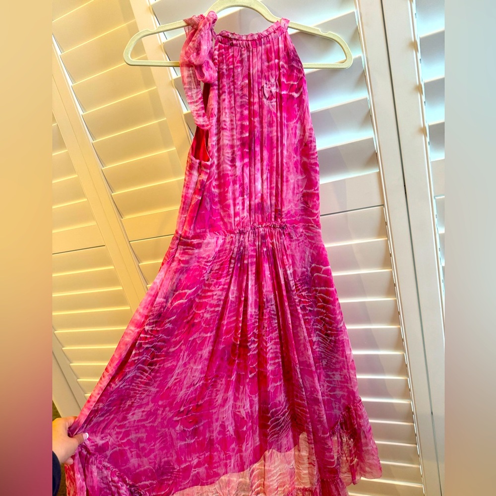Gorgeous pink flowy Eli Tahari dress. Size 4. Perfect for summer